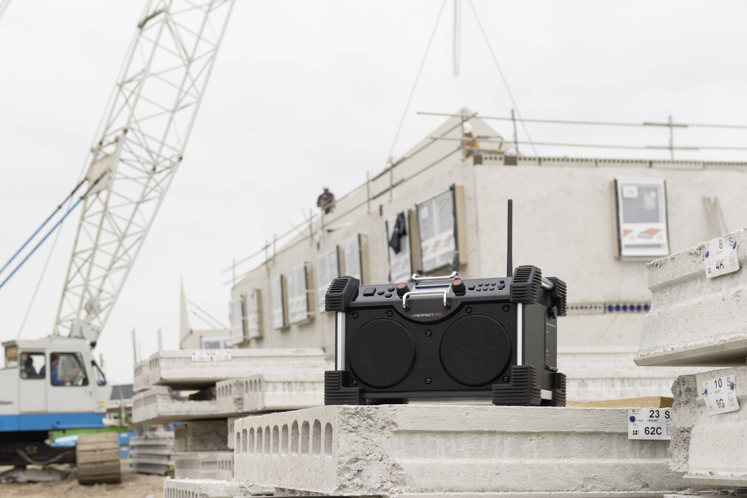 PerfectPro Rockhart BT Baustellenradio DAB+, UKW AUX, Bluetooth®  Akku-Ladefunktion, spritzwassergeschützt, staubdicht, stoßfest, wiederaufladbar S