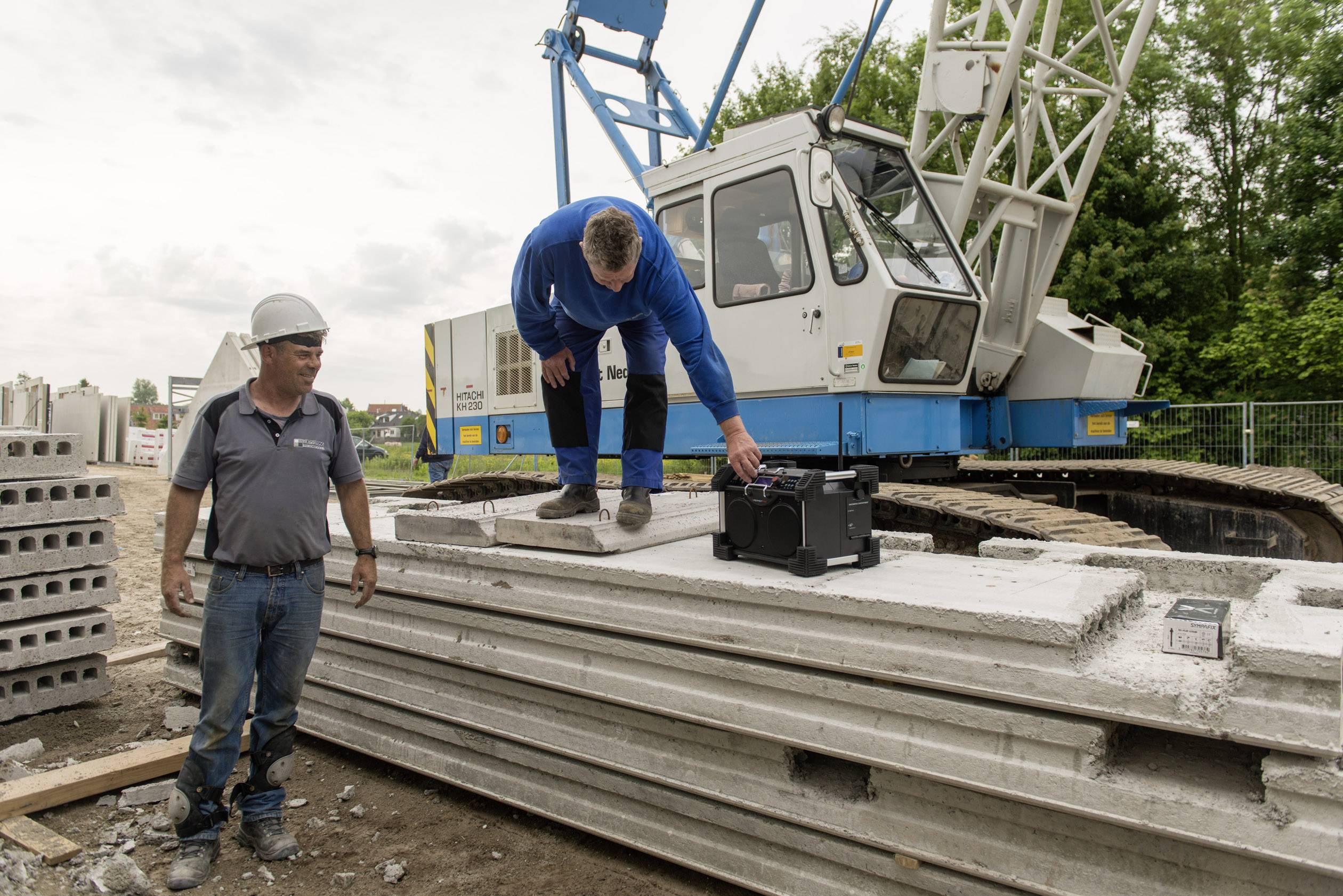 PerfectPro Rockhart BT Baustellenradio DAB+, UKW AUX, Bluetooth®  Akku-Ladefunktion, spritzwassergeschützt, staubdicht, stoßfest, wiederaufladbar S