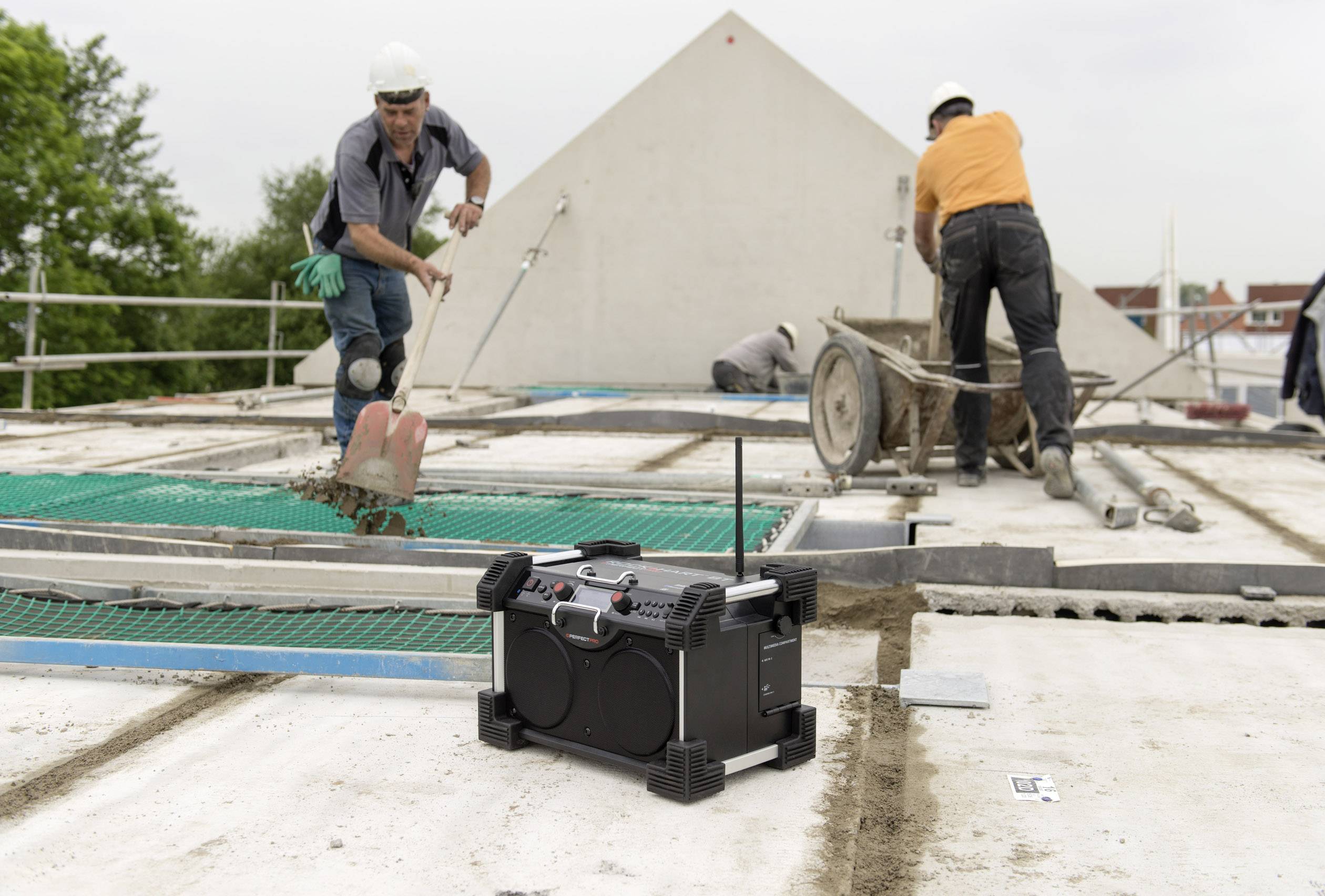 PerfectPro Rockhart BT Baustellenradio DAB+, UKW AUX, Bluetooth®  Akku-Ladefunktion, spritzwassergeschützt, staubdicht, stoßfest, wiederaufladbar S