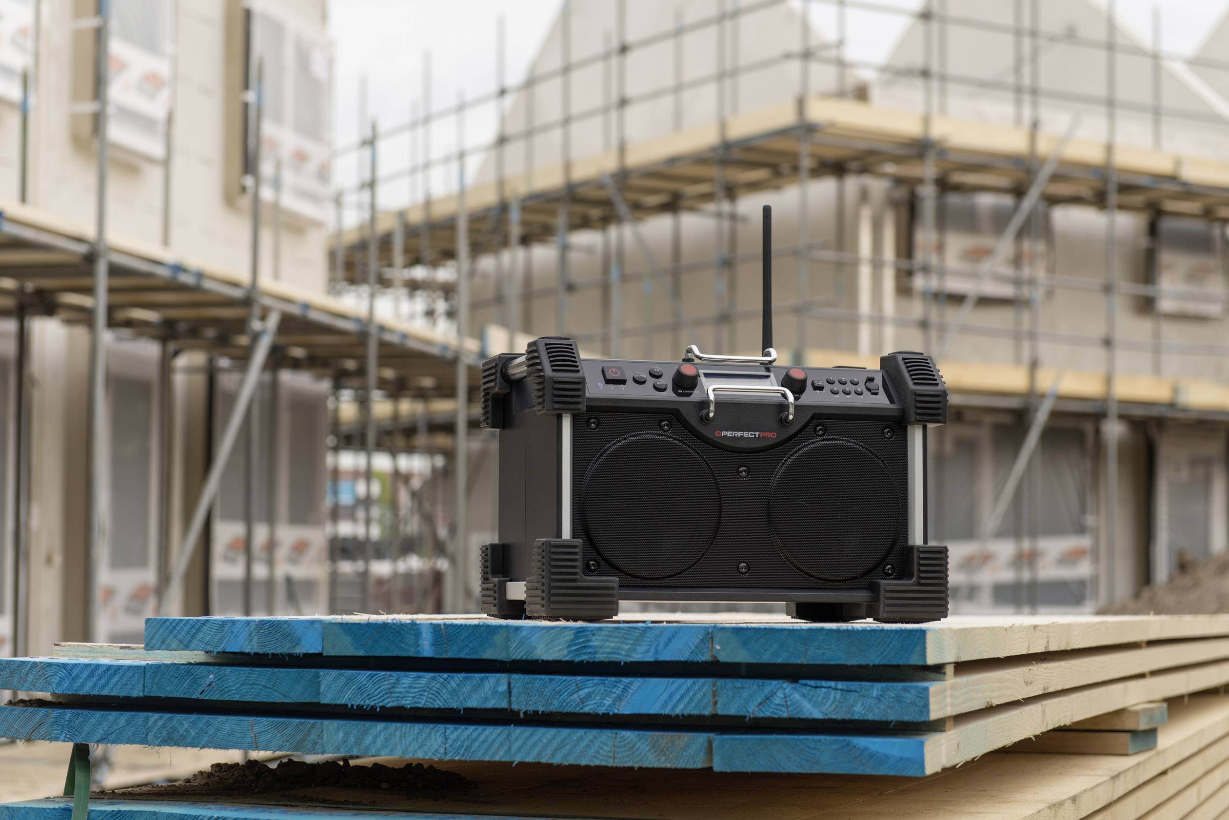 PerfectPro Rockhart BT Baustellenradio DAB+, UKW AUX, Bluetooth®  Akku-Ladefunktion, spritzwassergeschützt, staubdicht, stoßfest, wiederaufladbar S