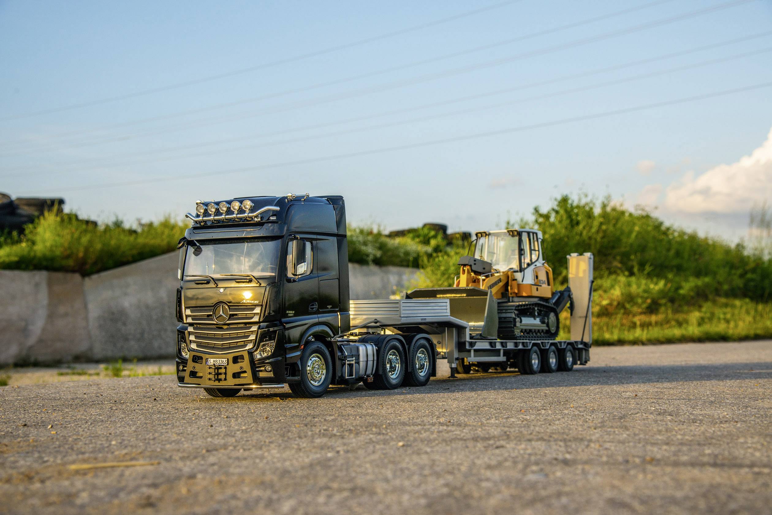 Tamiya 56348 Mercedes Benz Actros 3363 6x4 Gigaspace 1:14 Elektro RC Modell-LKW Bausatz