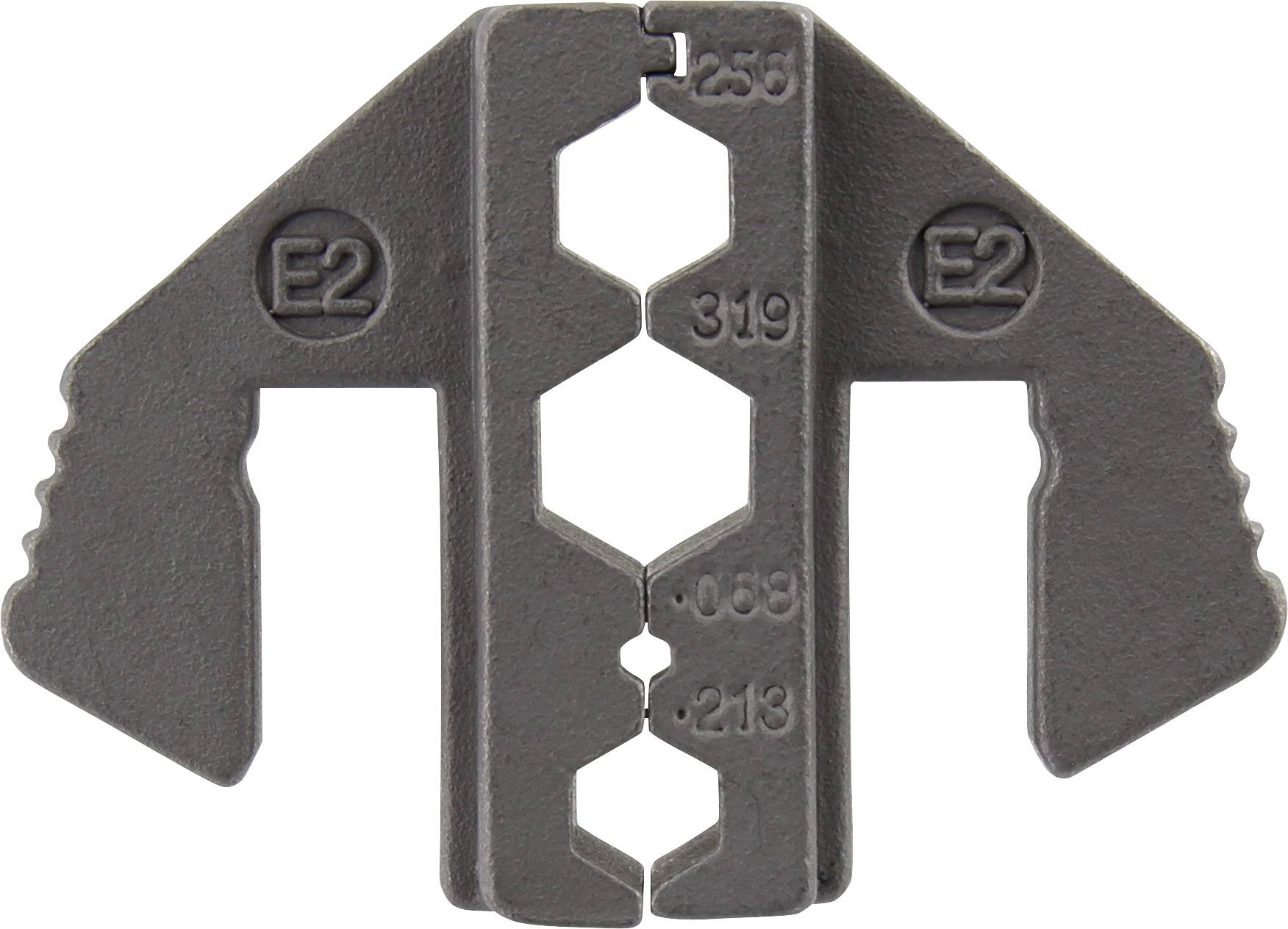 Metallwerkzeug mit mehreren Größen für Crimpverbindungen, markiert mit 'E2' und Zahlen, die verschiedene Drahtstärken anzeigen.