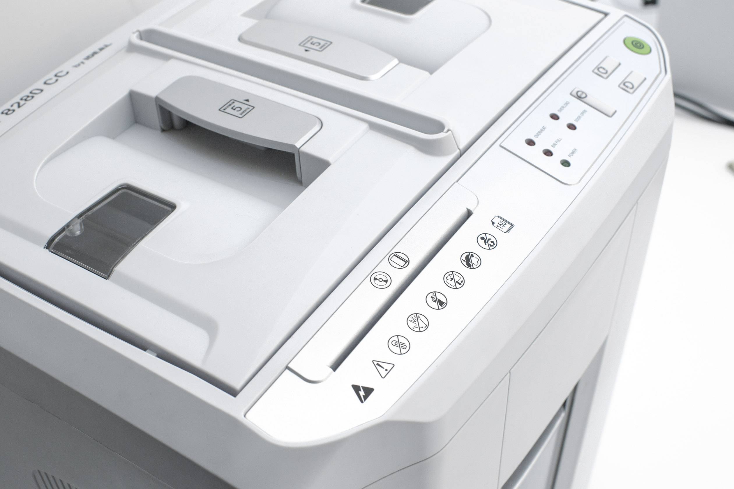 Ideal Office SHREDCAT 8280 CC Aktenvernichter 6 Blatt Partikelschnitt 4 x 10mm P-4 30l Vernichtet auch CDs, DVDs, Kreditkarte