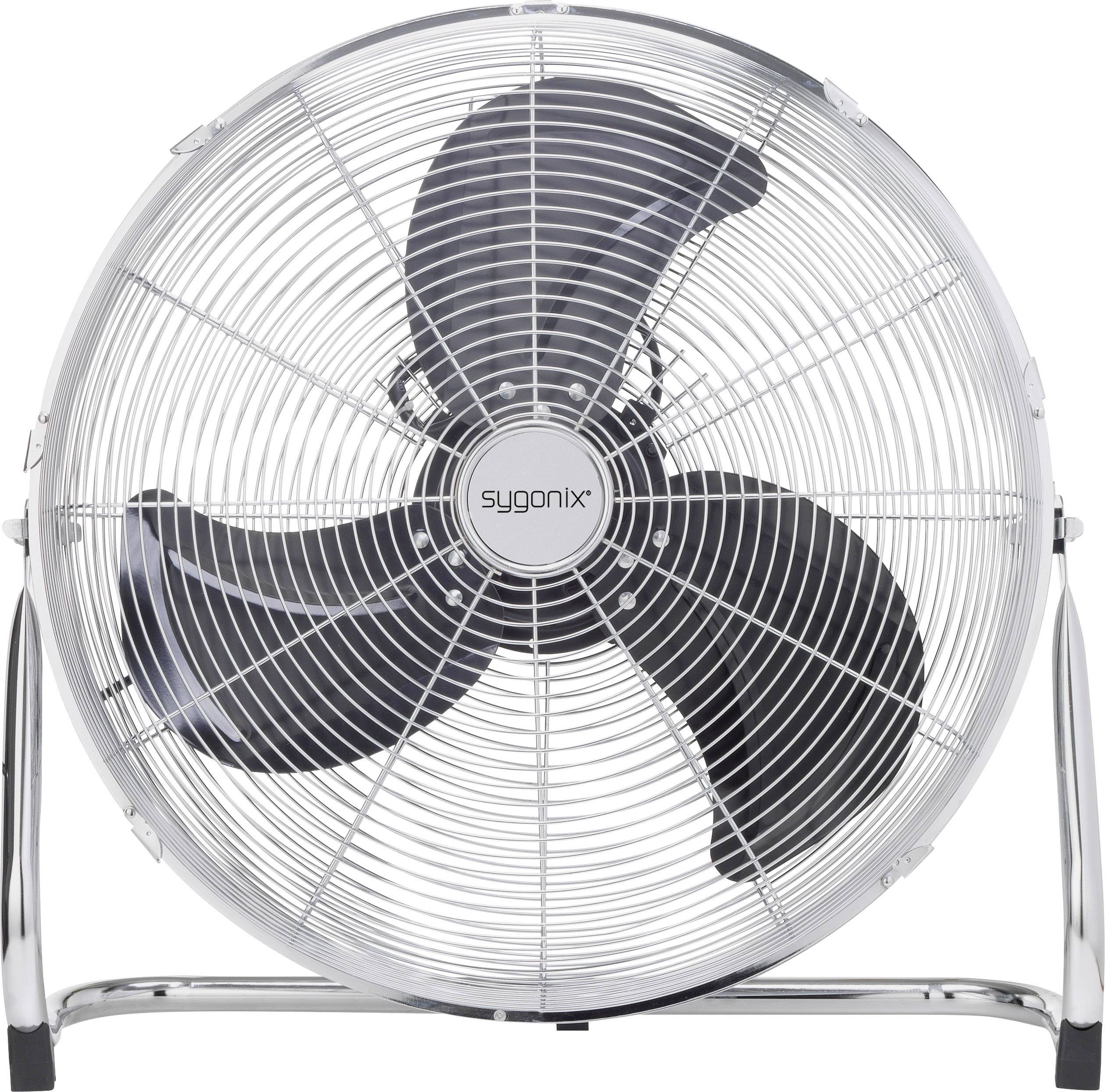Ein moderner, silberner Standventilator mit drei schwarzen Rotorblättern.
