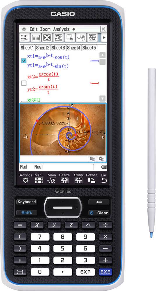 Taschenrechner mit Farbdisplay zeigt mathematische Grafiken und Gleichungen an, daneben ein digitaler Stift.