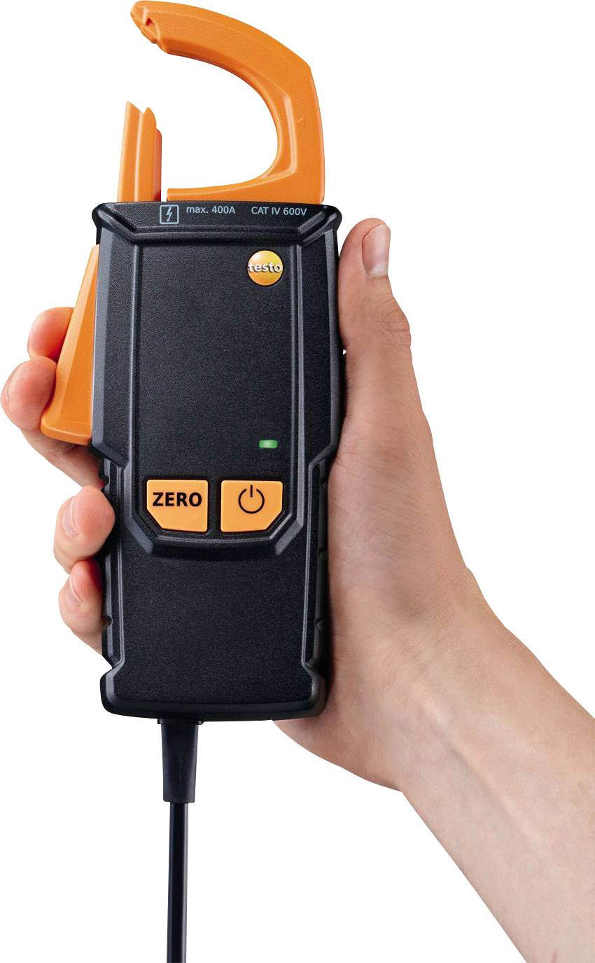 Person hält ein elektrisches Prüfgerät mit einer Zange, beinhaltet Knöpfe für Nullpunkt und An/Aus, geeignet für max. 400A, CAT IV 600V.
