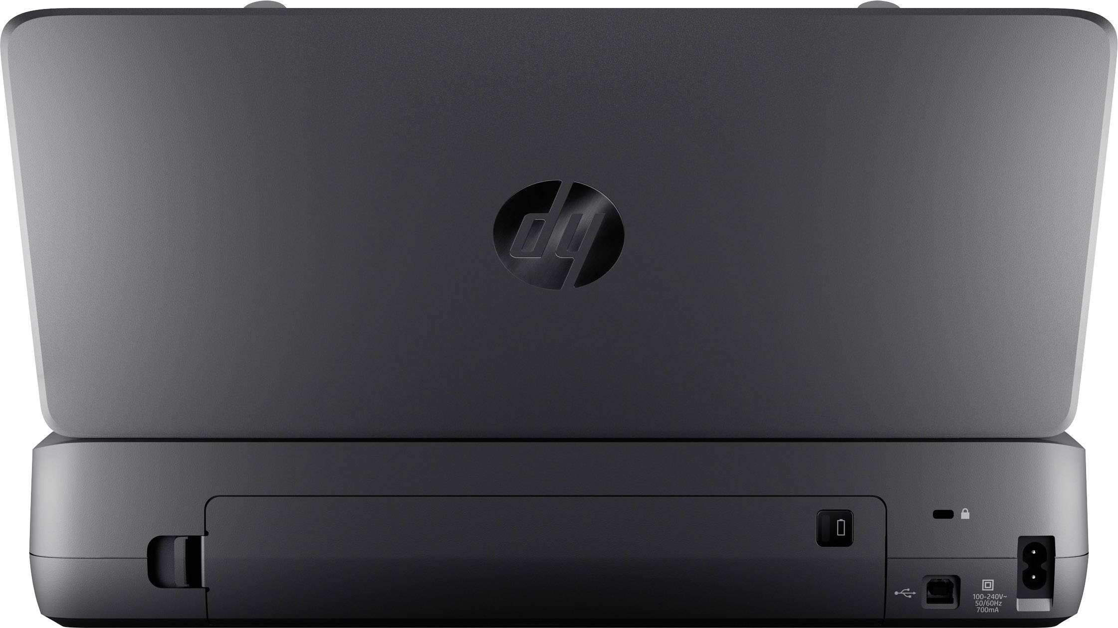 Ein schwarzer Laptop von hinten mit einem Logo in der Mitte. Unten befinden sich Anschlüsse und Bedienelemente.