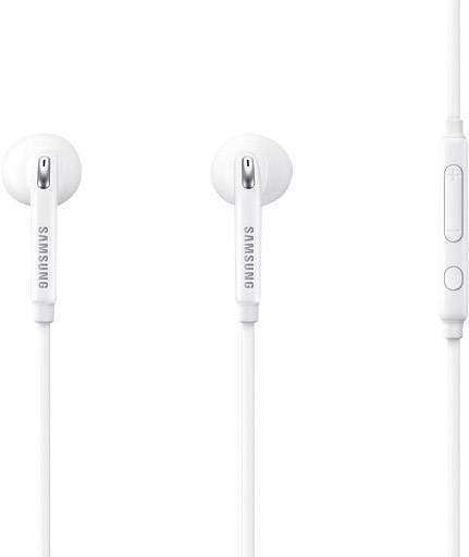 Weiße In-Ear-Kopfhörer mit integriertem Mikrofon und Lautstärkeregelung an der Kabelsteuerung. Markiert mit 'Samsung'.