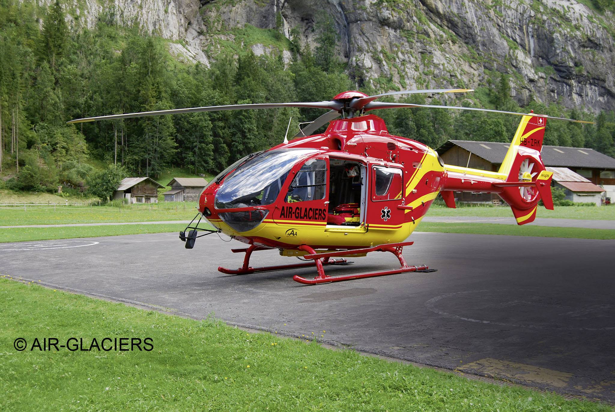 Revell 04986 Airbus EC-135 Air-Glaciers Helikopter Bausatz 1:72