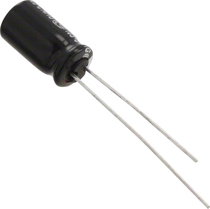 Ein schwarzer Elektrolytkondensator mit zwei langen Anschlussdrähten.