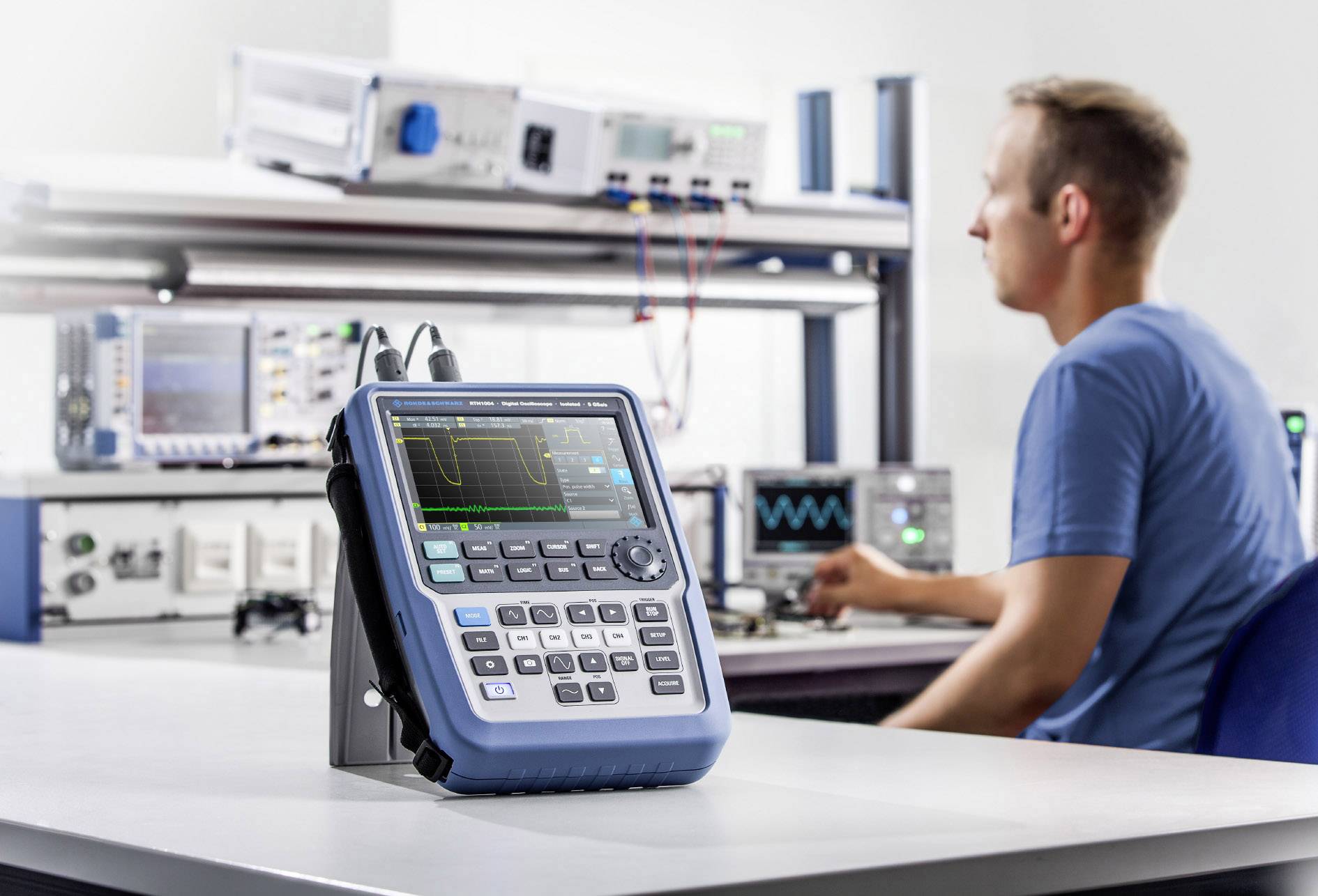 Rohde & Schwarz RTH1024MSO Hand-Oszilloskop 200MHz 500 kpts 10 Bit 1St.