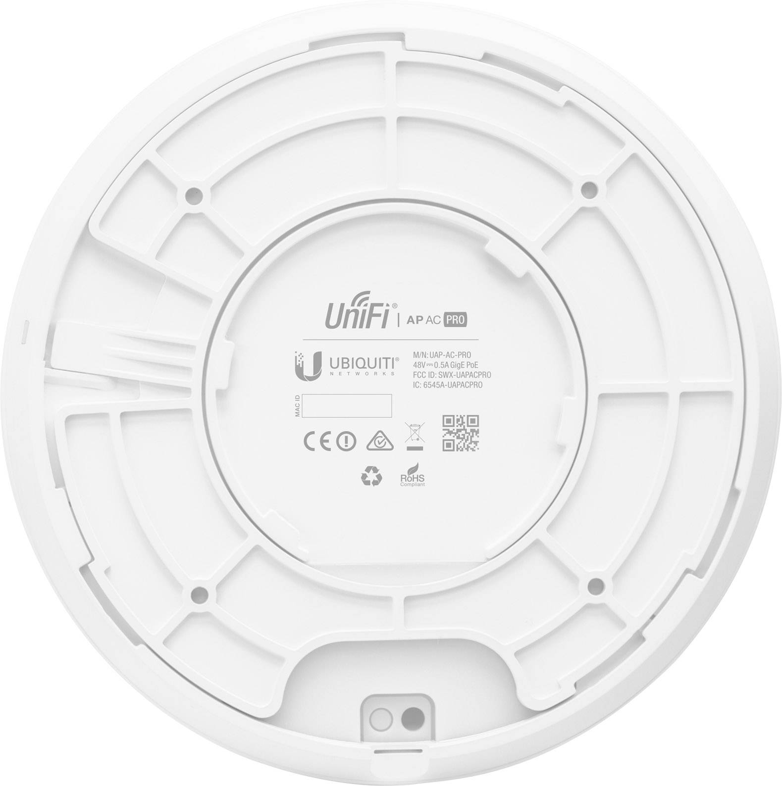 Rückseite eines UniFi AP AC Pro Geräts von Ubiquiti. Zentral sind Modellname und technische Informationen wie FCC-ID und CE-Kennzeichnung sichtbar.