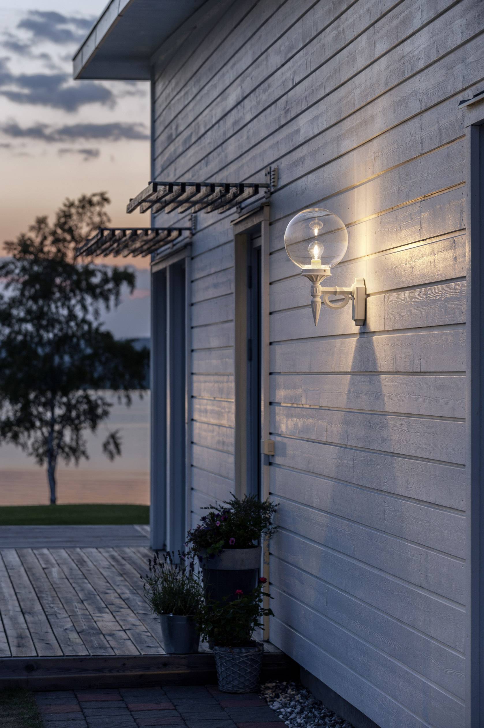 Konstsmide Orion 496-250 Außenwandleuchte Energiesparlampe, LED E27 60W Weiß