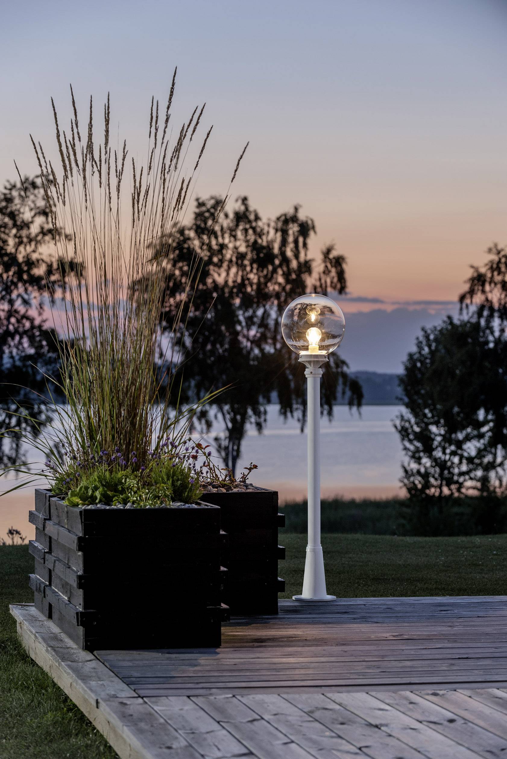 Konstsmide 498-250 Orion Außenstandleuchte Energiesparlampe, LED E27 60W Weiß