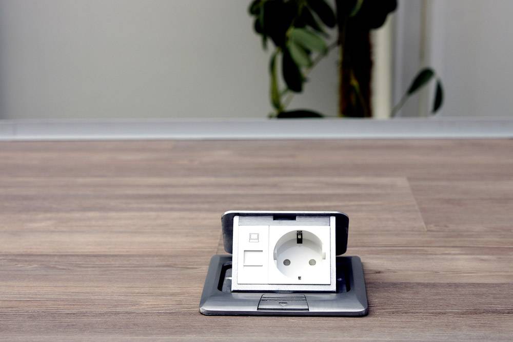 LEDmaxx 105626 1fach Fußboden-Einbausteckdose mit Cat5 Buchse IP20 Aluminium