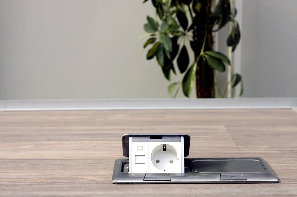 LEDmaxx 105627 2fach Fußboden-Einbausteckdose mit Cat5 Buchse, erhöhter Berührungsschutz Aluminium