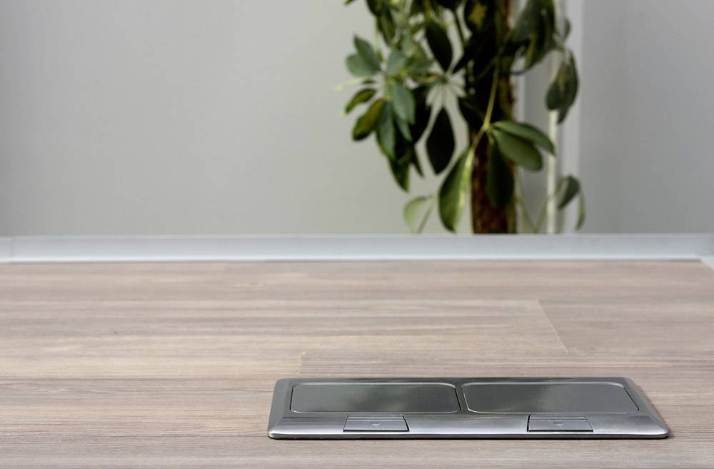 LEDmaxx 105627 2fach Fußboden-Einbausteckdose mit Cat5 Buchse, erhöhter Berührungsschutz Aluminium