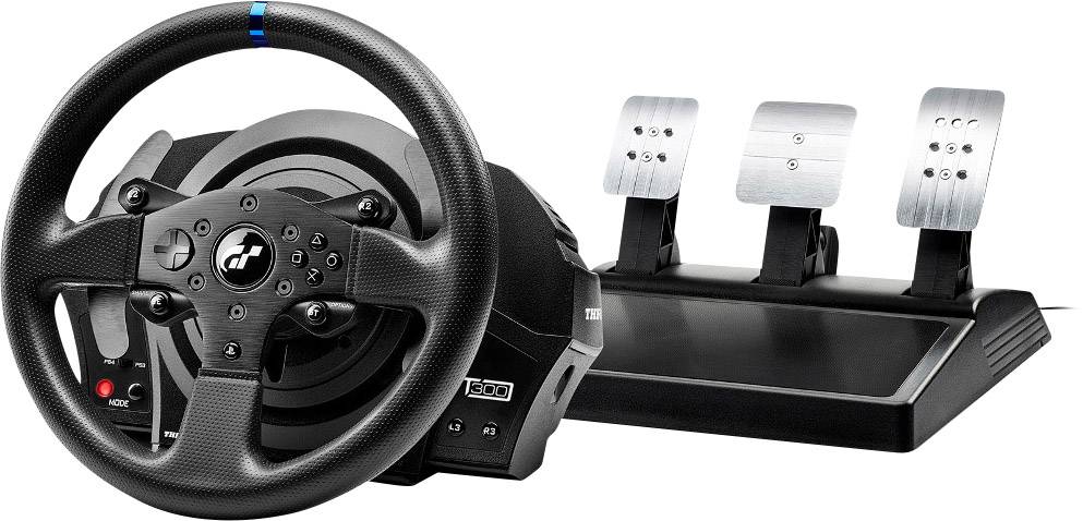 Lenkrad-Controller für Rennsimulation, bestehend aus einem schwarzen Lenkrad mit Knöpfen und drei Pedalen, auf schwarzer Basis.