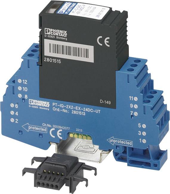 Ein blaues elektrisches Modul von Phoenix Contact, Modell PT-IQ-2X2-EX-24DC, mit mehreren Anschlüssen. Ein schwarzes, aufsteckbares Teil liegt davor.