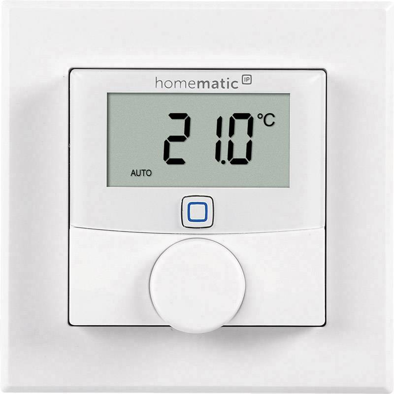 Ein weißer digitaler Thermostat mit Display zeigt '21,0°C' und 'AUTO' an. Ein zentraler Drehknopf unter dem Display ist vorhanden.