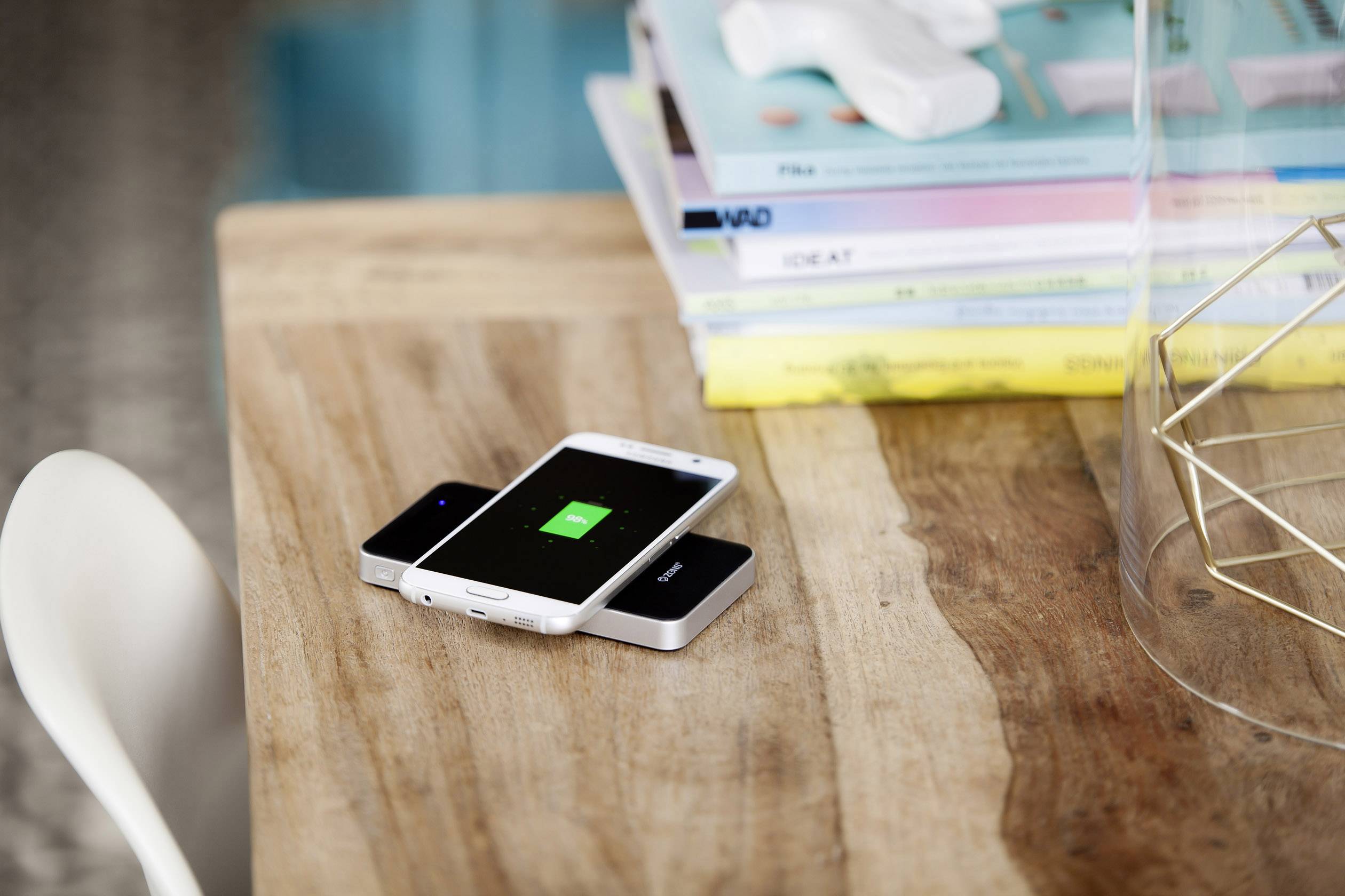 ZENS Induktions-Powerbank 2000 mA Qi Wireless Charger ZEPB01B00 4500 mAh Ausgänge Induktionslade-Standard, USB Schwarz, Silber