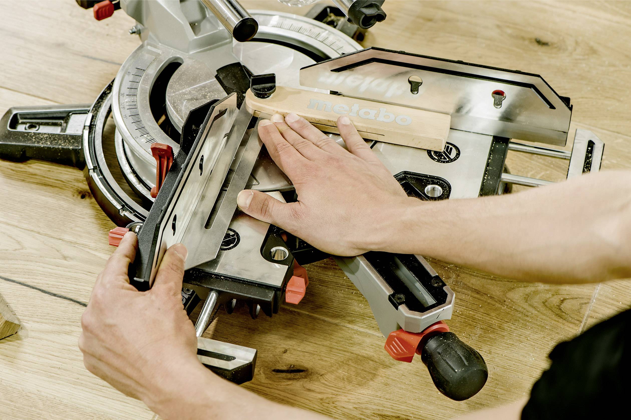 Metabo KGSV 72 Xact SYM Kapp-Zugsäge 216mm 30mm 1800W