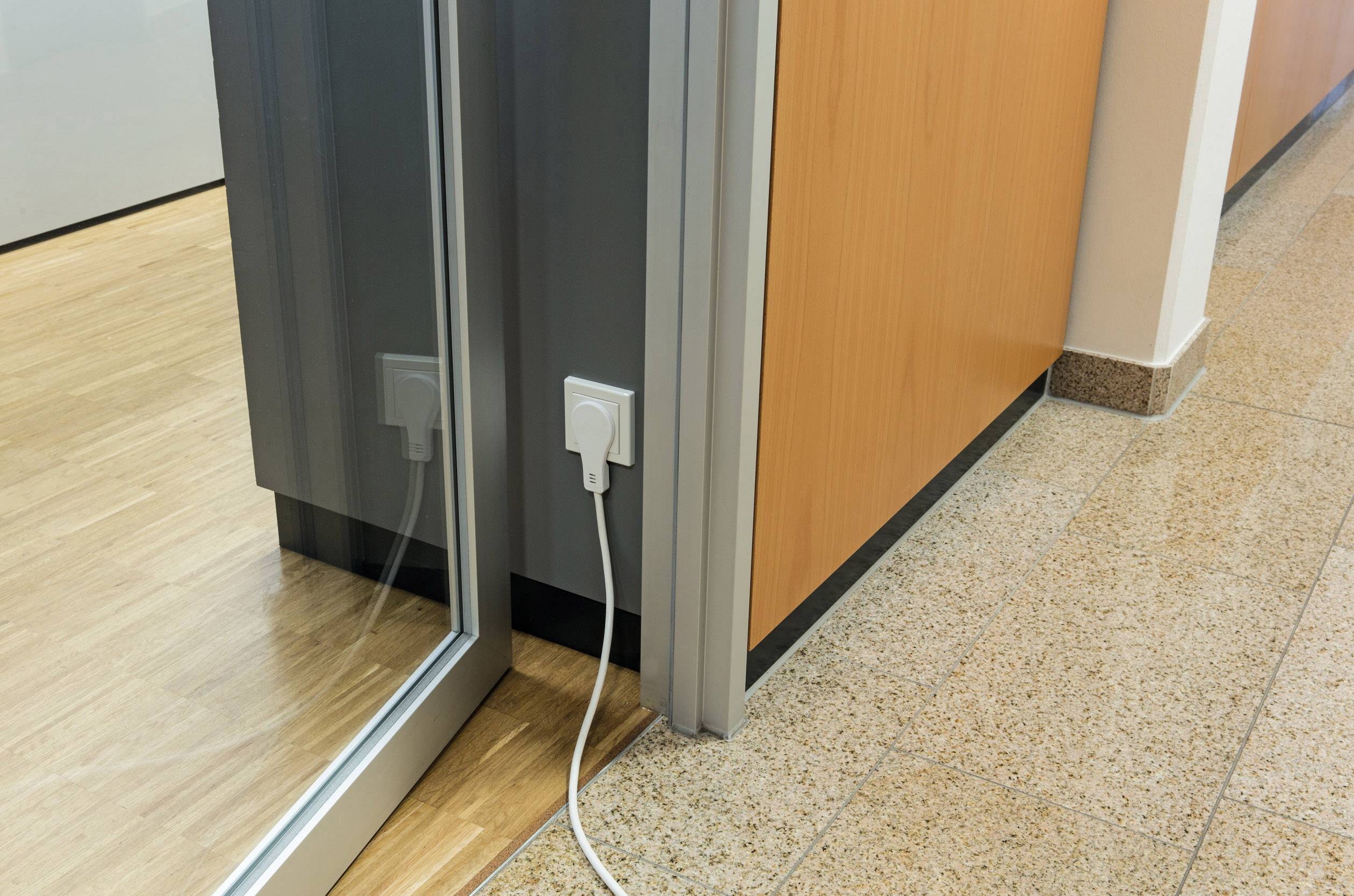 Heitronic 45019 Steckdosenleiste mit Schalter 5fach Weiß Flachstecker 1 St.