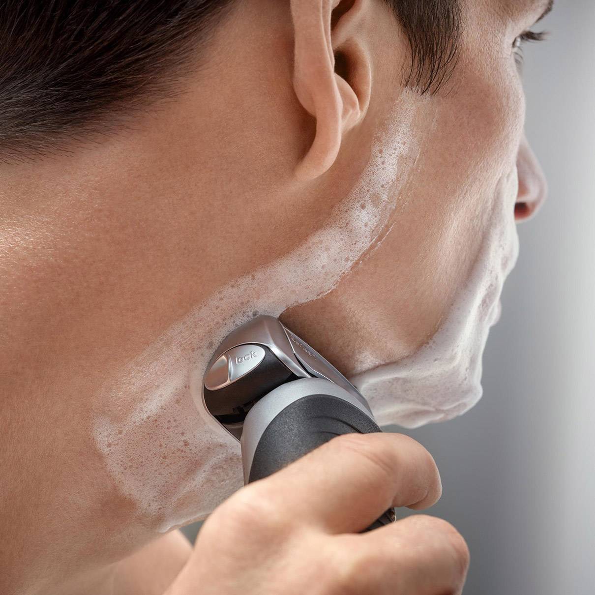 Braun Series 7 7899cc + CCR2 Folienrasierer Silber, Schwarz