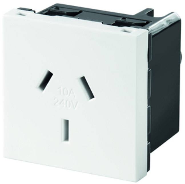 Weiße Steckdosenkomponente mit drei Öffnungen, für 10A und 240V ausgelegt. Geeignet für elektrische Installationen in Gebäuden.