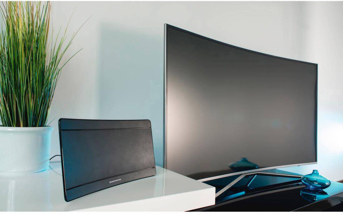 Thomson ANT1706-UHD/4K Aktive DVB-T/T2 Flachantenne Innenbereich Verstärkung: 43 dB Schwarz