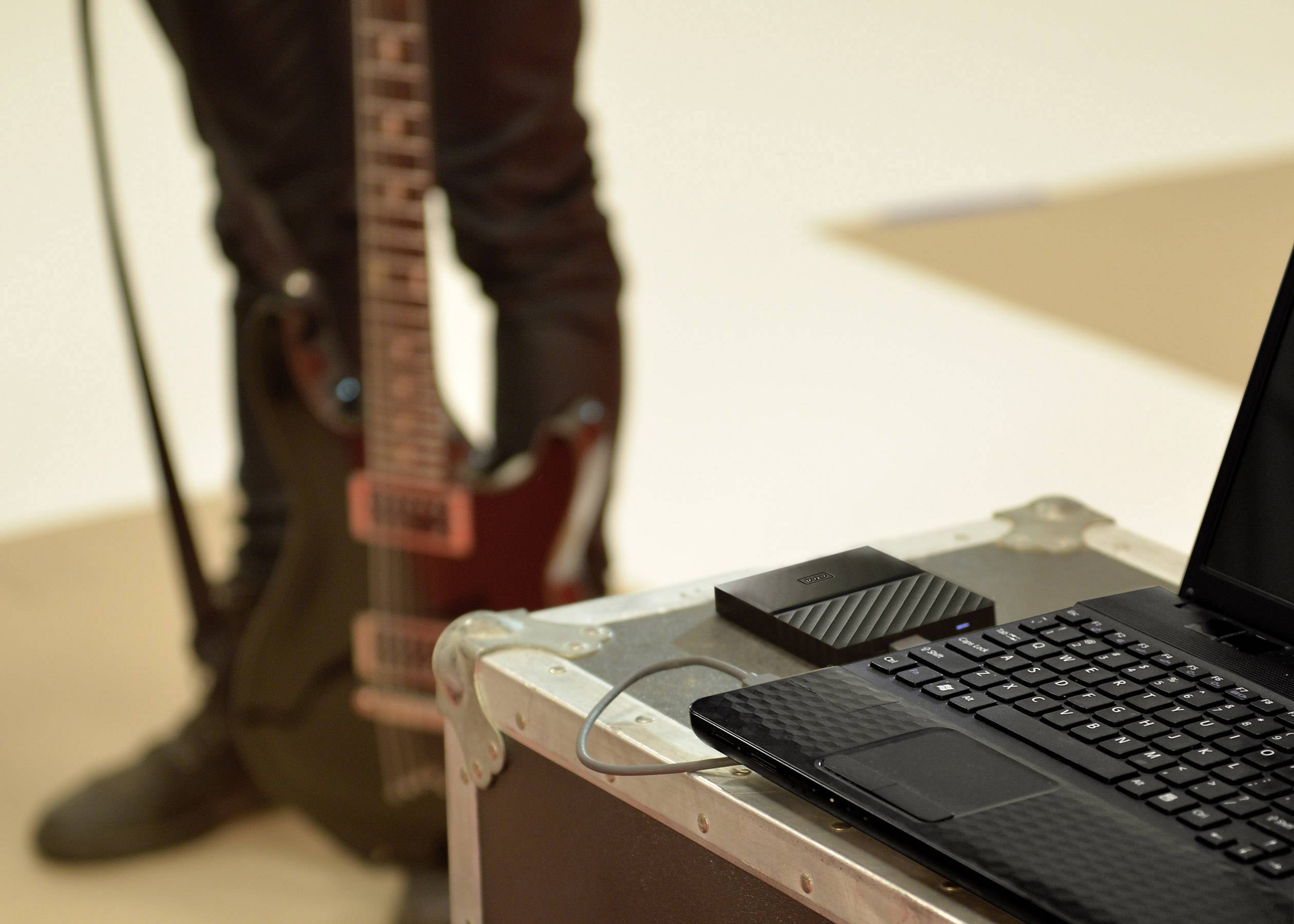 WD My Passport WDBYFT0040BBL - Festplatte - verschlüsselt - 4 TB - extern (tragbar) - USB 3.0