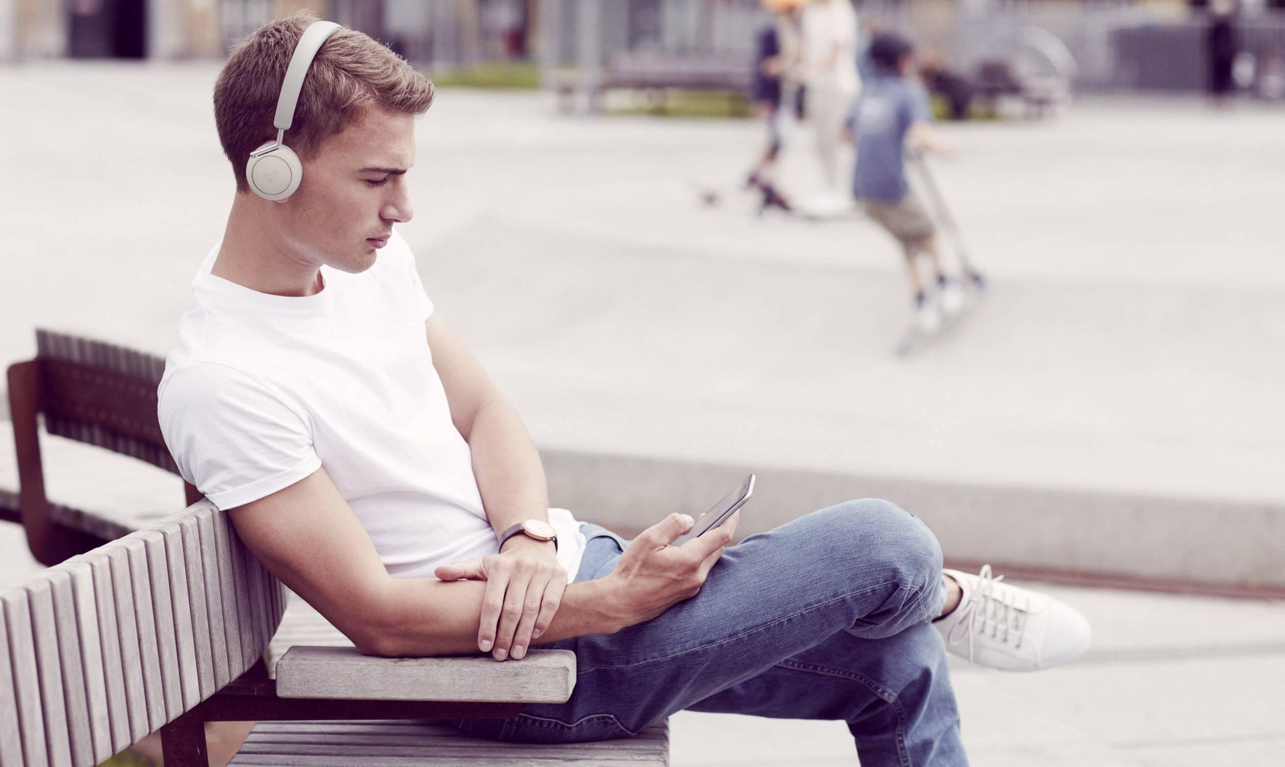 Libratone Q Adapt On-Ear Cloudy White On Ear Kopfhörer Bluetooth®, kabelgebunden Weiß Noise Cancelling Touch-Steuerung, Lautstärkeregelung