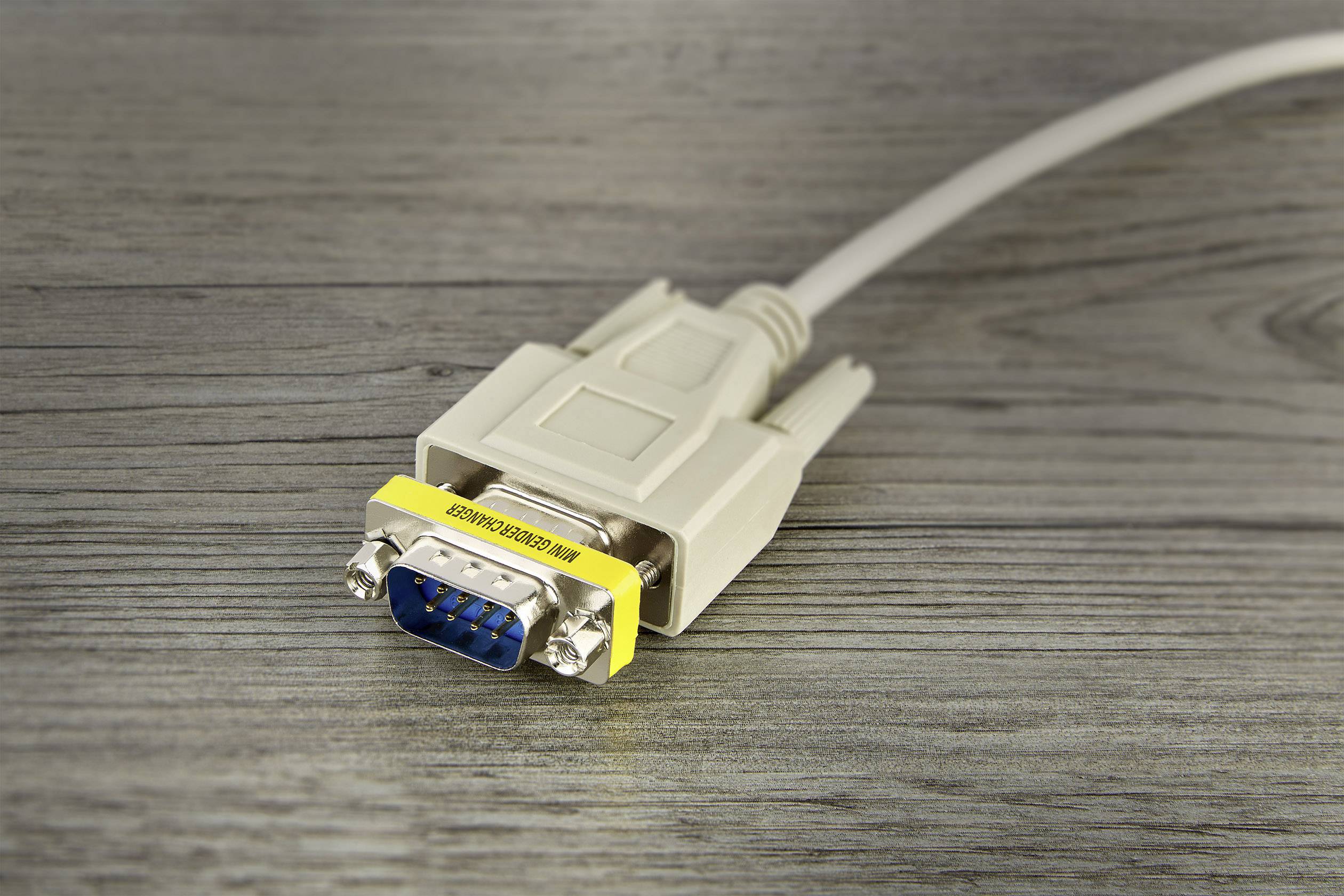 Renkforce Seriell Adapter [1x D-SUB-Stecker 9pol. - 1x D-SUB-Stecker 9pol.] Gelb