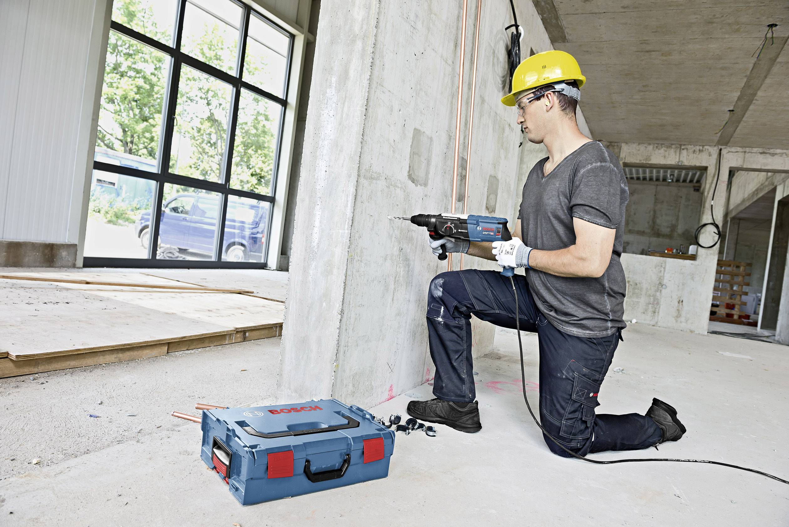 Bosch Professional GBH 2-28 F SDS-Plus-Bohrhammer 880 W inkl. Koffer