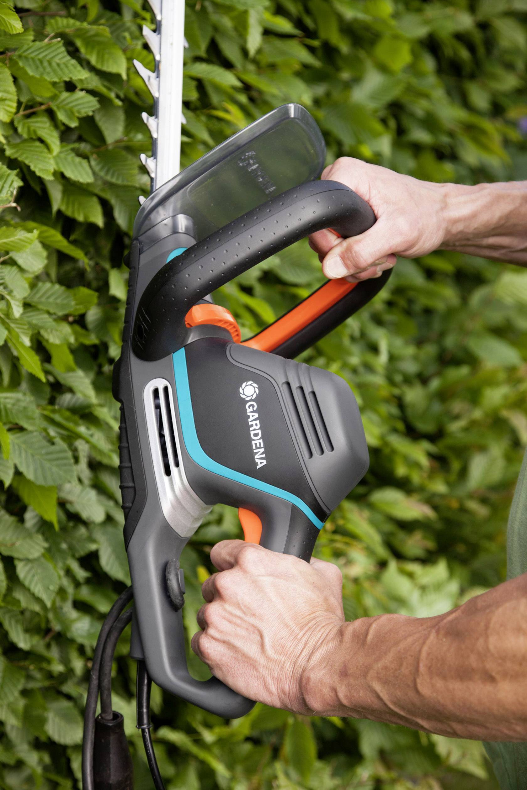 Gardena PowerCut 700/65 Elektro Heckenschere mit Schutzbügel 700W 650mm