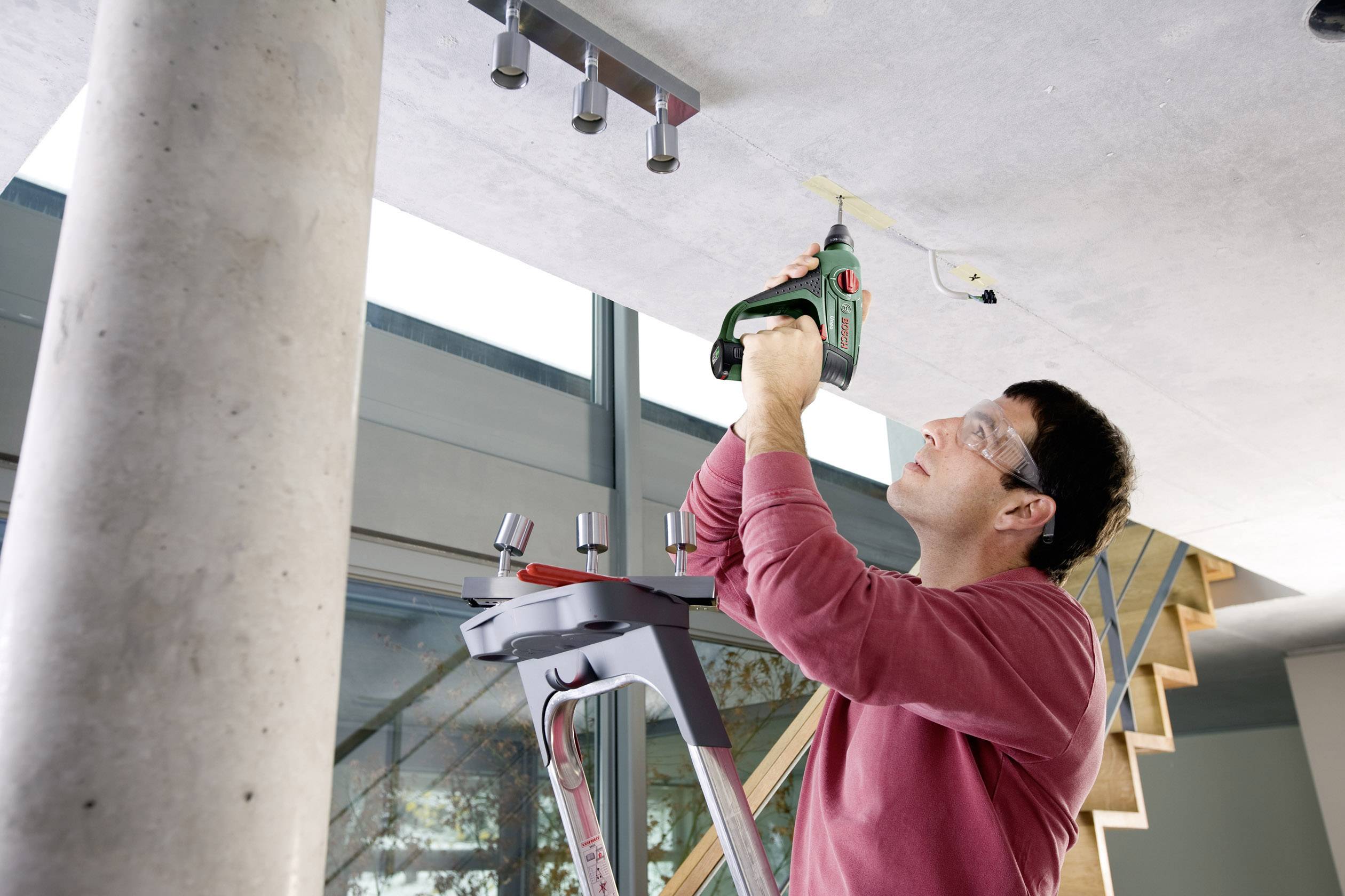 Bosch Home and Garden 060398400D SDS-Quick-Akku-Bohrhammer 12 V 2.0 Ah Li-Ion inkl. Akku, mit Zubehör, inkl. Koffer