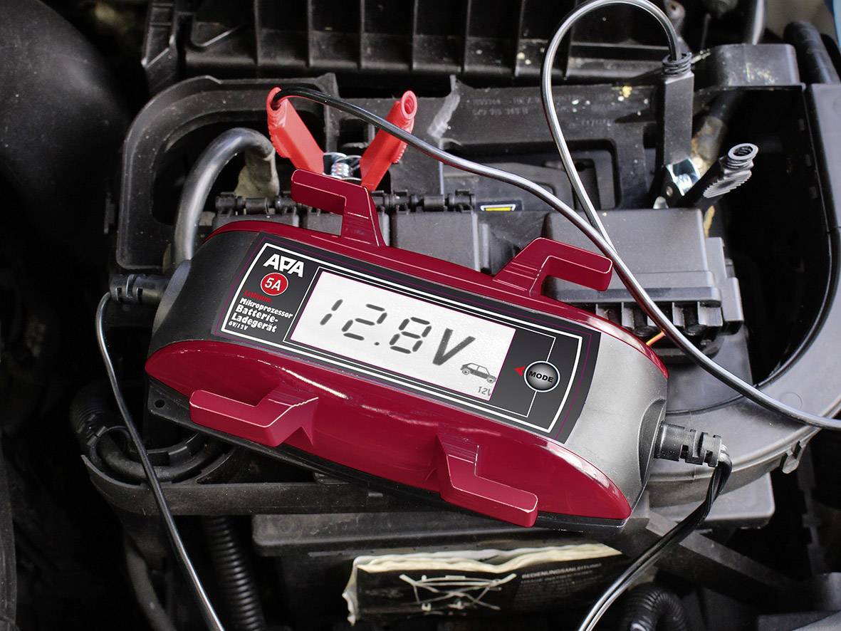 APA 16619 Kfz-Ladegerät 2.5A 5A