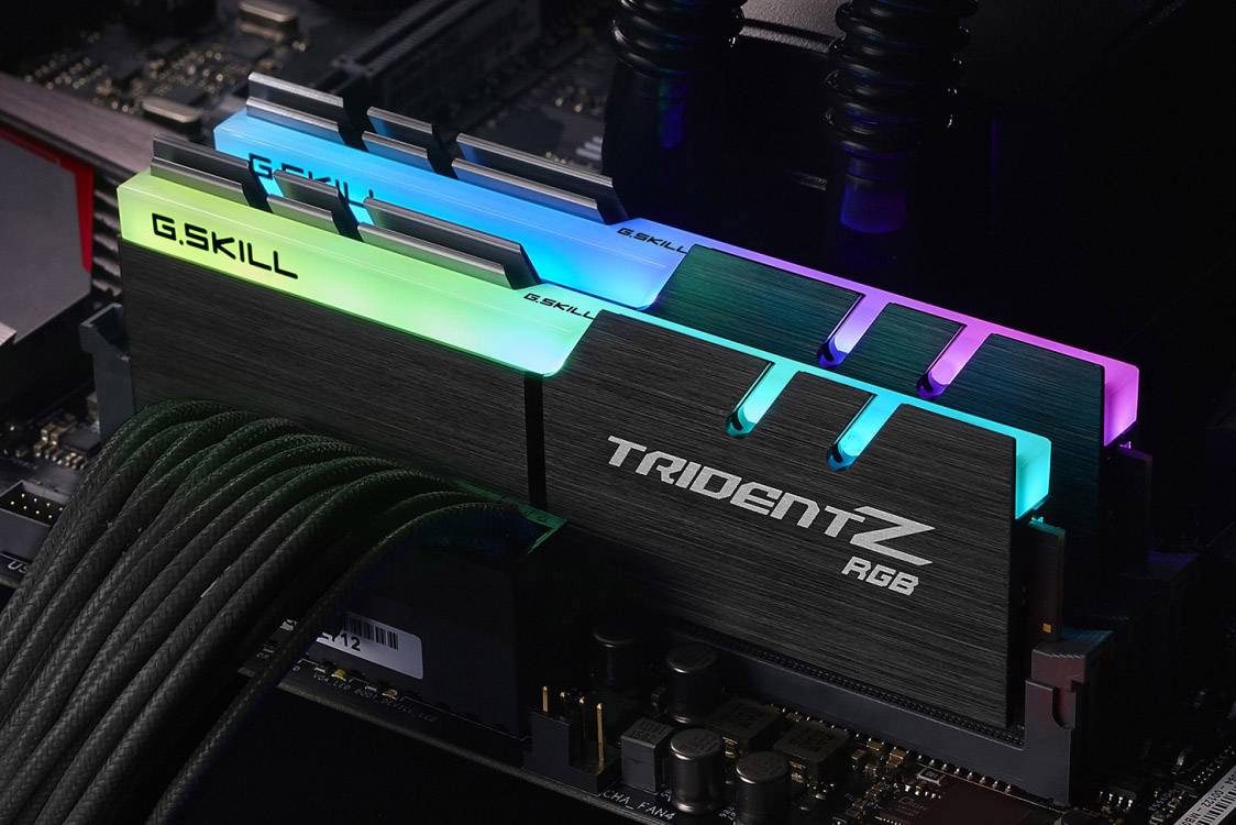 G.Skill TridentZ RGB PC-Arbeitsspeicher Kit DDR4 16 GB 2 x 8 GB Non-ECC 2400 MHz 288pin DIMM CL15-15-15-35 F4-2400C15D-16GTZR