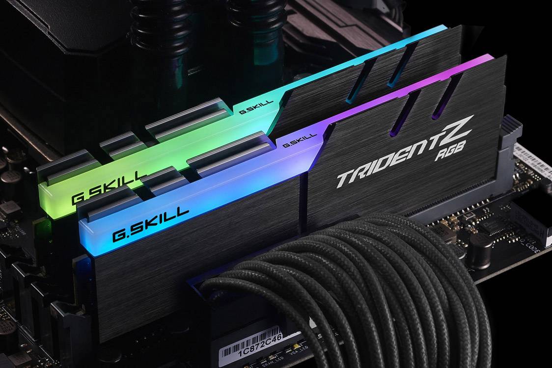 G.Skill TridentZ RGB PC-Arbeitsspeicher Kit DDR4 16 GB 2 x 8 GB Non-ECC 2400 MHz 288pin DIMM CL15-15-15-35 F4-2400C15D-16GTZR