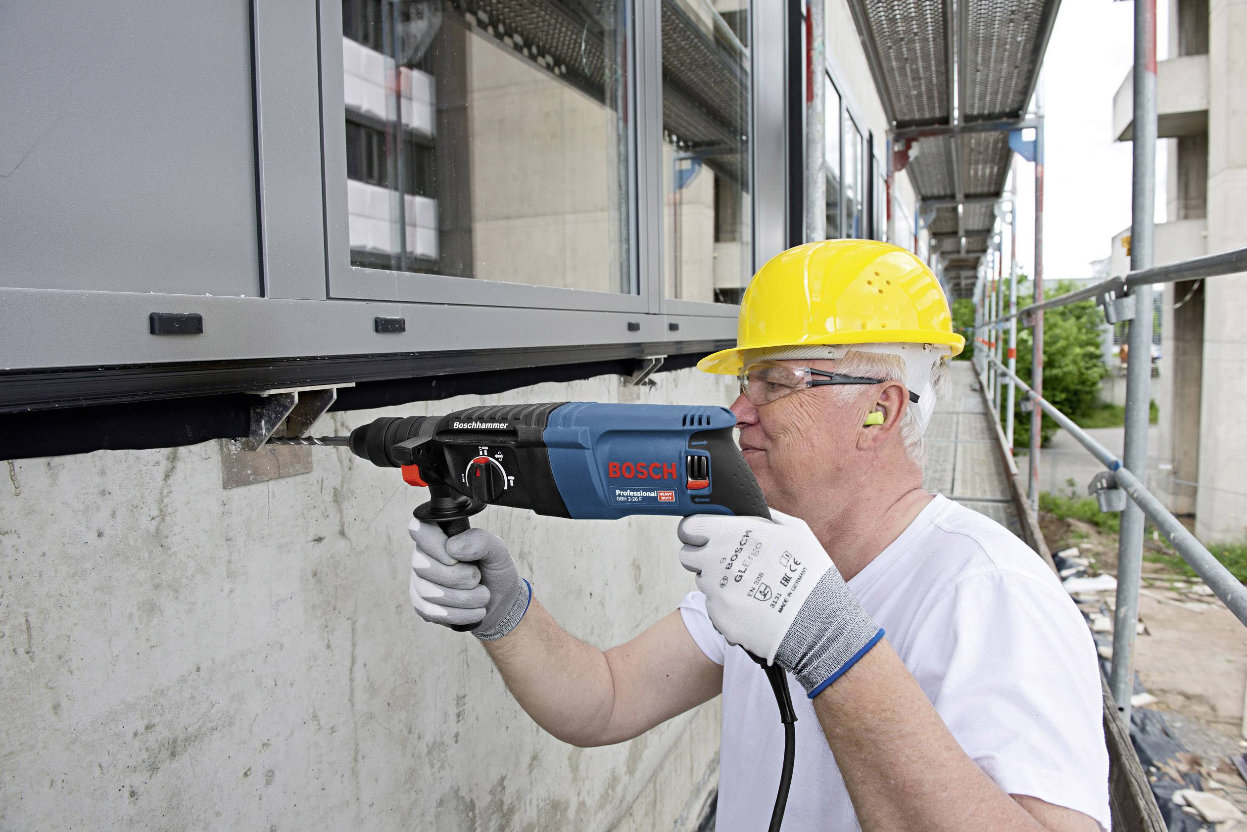 Bosch Professional GBH 2-26 F SDS-Plus-Bohrhammer 830 W mit Zubehör, inkl. Koffer