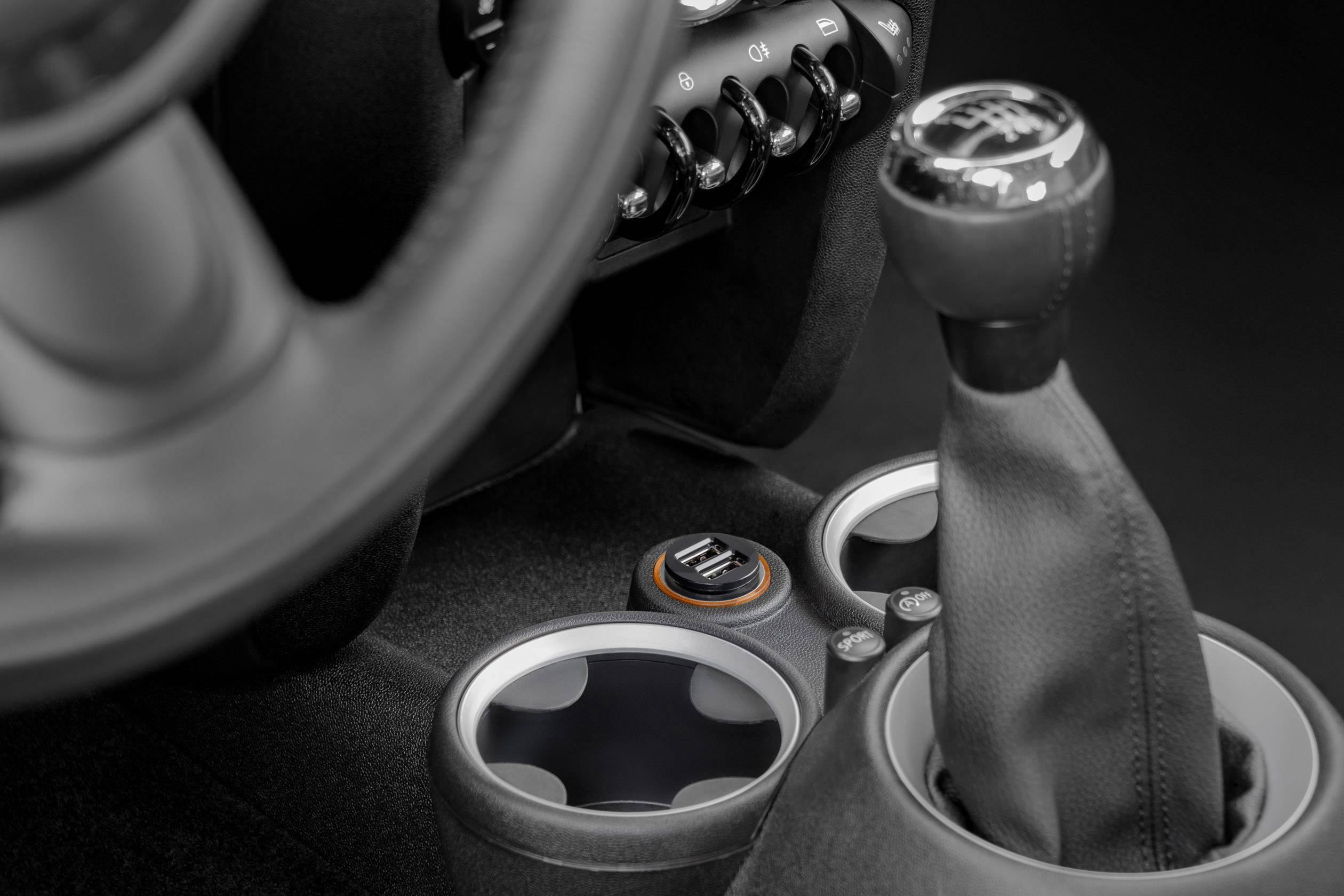 Goobay USB Ladegerät USB 2.0 Buchse A Schwarz KFZ