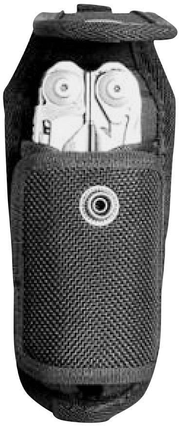 Multitool in einem schwarzen Etui mit Vorderklappe. Werkzeug sichtbar und in einem kompakten Gehäuse angeordnet.