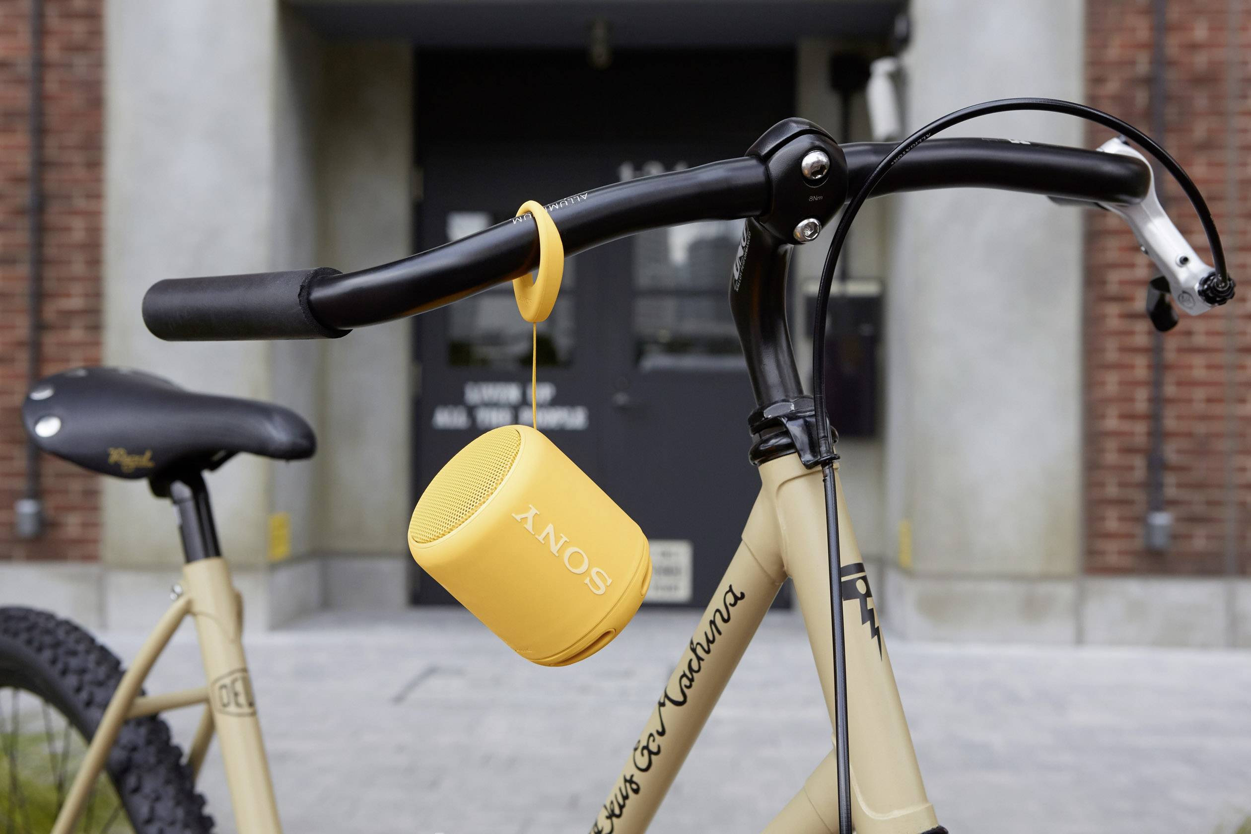 Sony SRS-XB10 Bluetooth® Lautsprecher AUX, spritzwassergeschützt, NFC Gelb