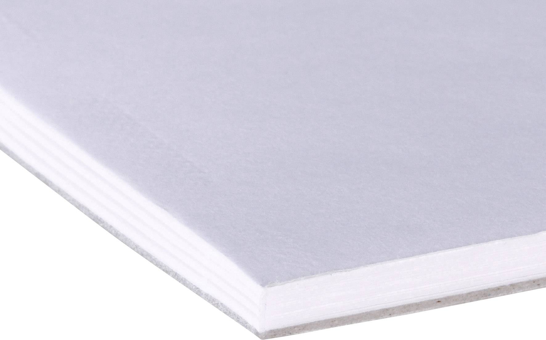 Ein Stapel weißes Papier, schräg von der Seite aufgenommen, auf einem hellen Hintergrund.