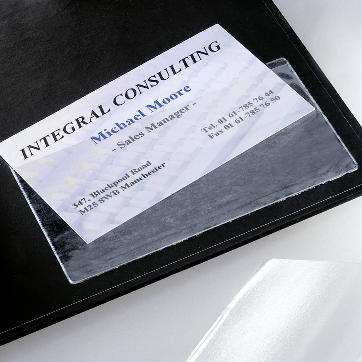 Visitenkarte von 'INTEGRAL CONSULTING' für Michael Moore, Verkaufsleiter; enthält Kontaktdaten und Adresse in Manchester.