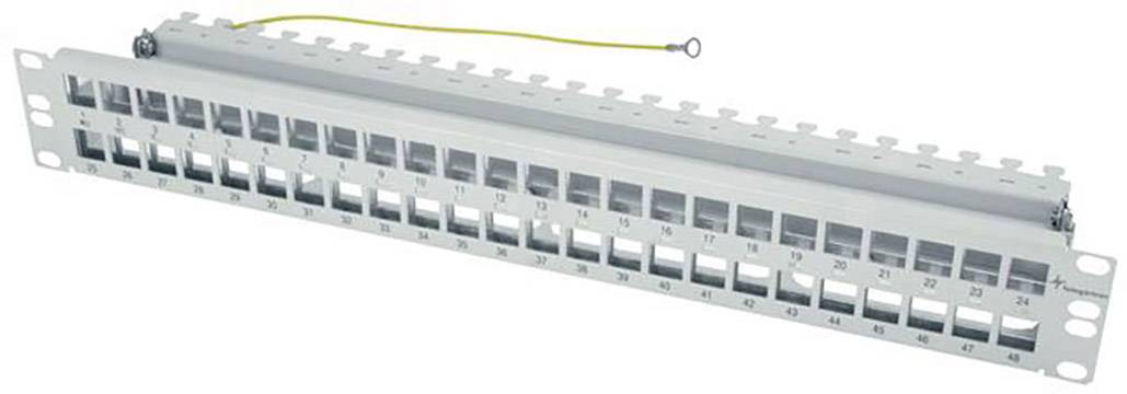Patchpanel mit 48 Ports, numeriert von 1 bis 48, Rückseite mit gelbem Erdungskabel, dient zur strukturierten Verkabelung in Netzwerken.