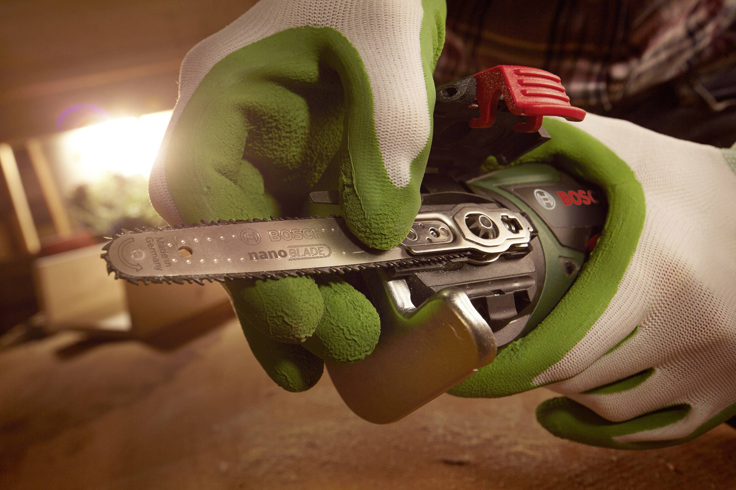 Bosch Home and Garden EasyCut 12 Akku-Multisäge mit Zubehör, inkl. Akku, inkl. Ladegerät, inkl. Koffer 12V 2Ah