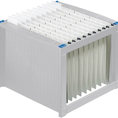 Ein rechteckiger, weißer Filter mit gefalteten Lamellen, der in Luftfilteranlagen zur Reinigung verwendet wird.
