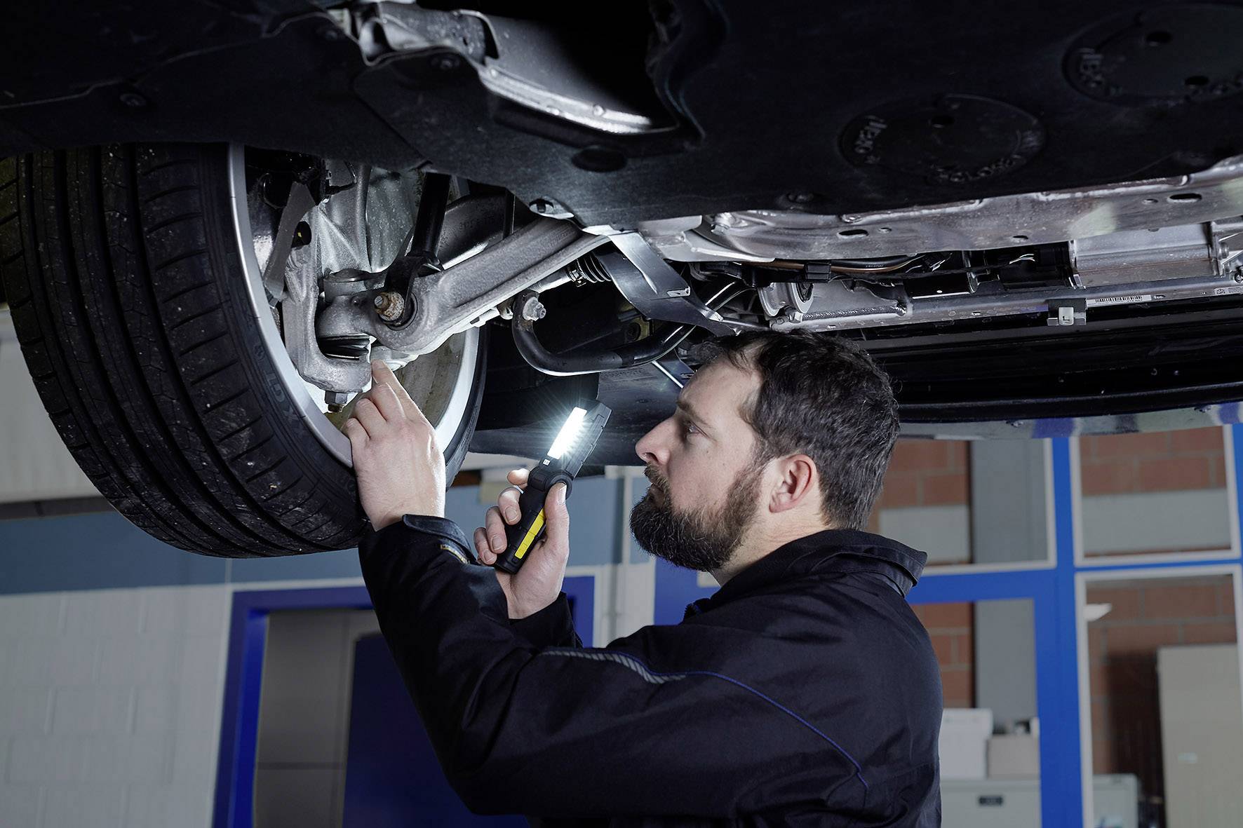 Brennenstuhl HL DA61 LED Arbeitsleuchte mit Magnethalterung, mit USB-Schnittstelle, verstellbar akkubetrieben 280 lm 8 h 360 g