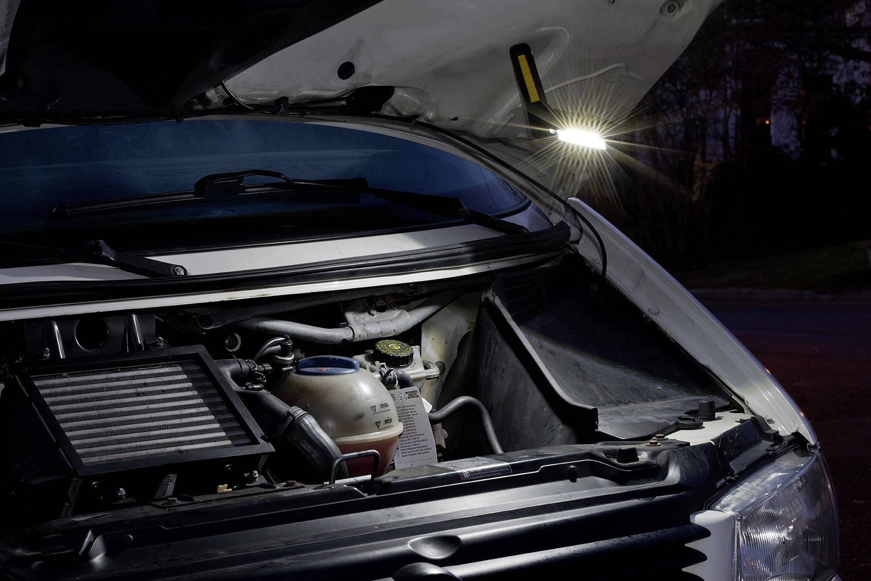 Brennenstuhl HL DA61 LED Arbeitsleuchte mit Magnethalterung, mit USB-Schnittstelle, verstellbar akkubetrieben 280 lm 8 h 360 g